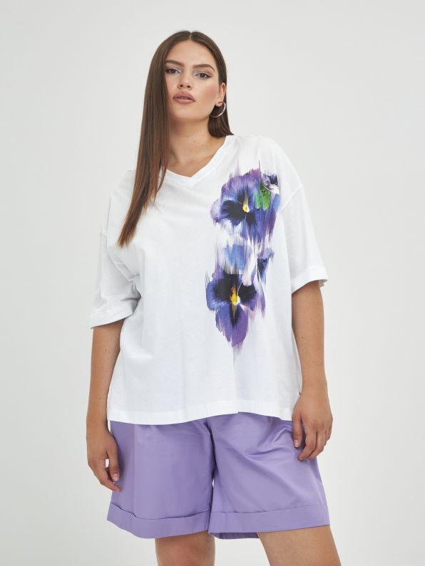 V-neck t-shirt with flower print