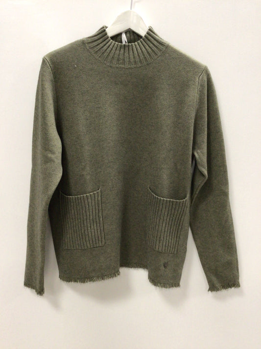 Sweater with fringes and pockets