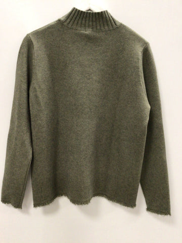 Sweater with fringes and pockets