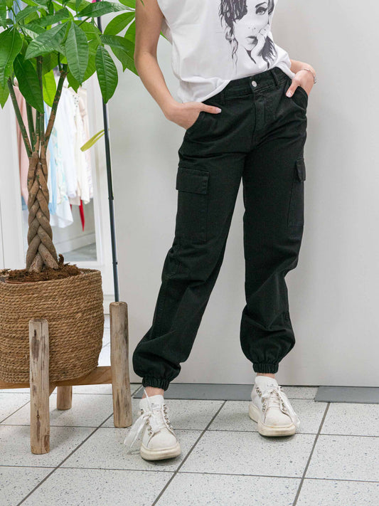 Cargo trousers with elastic