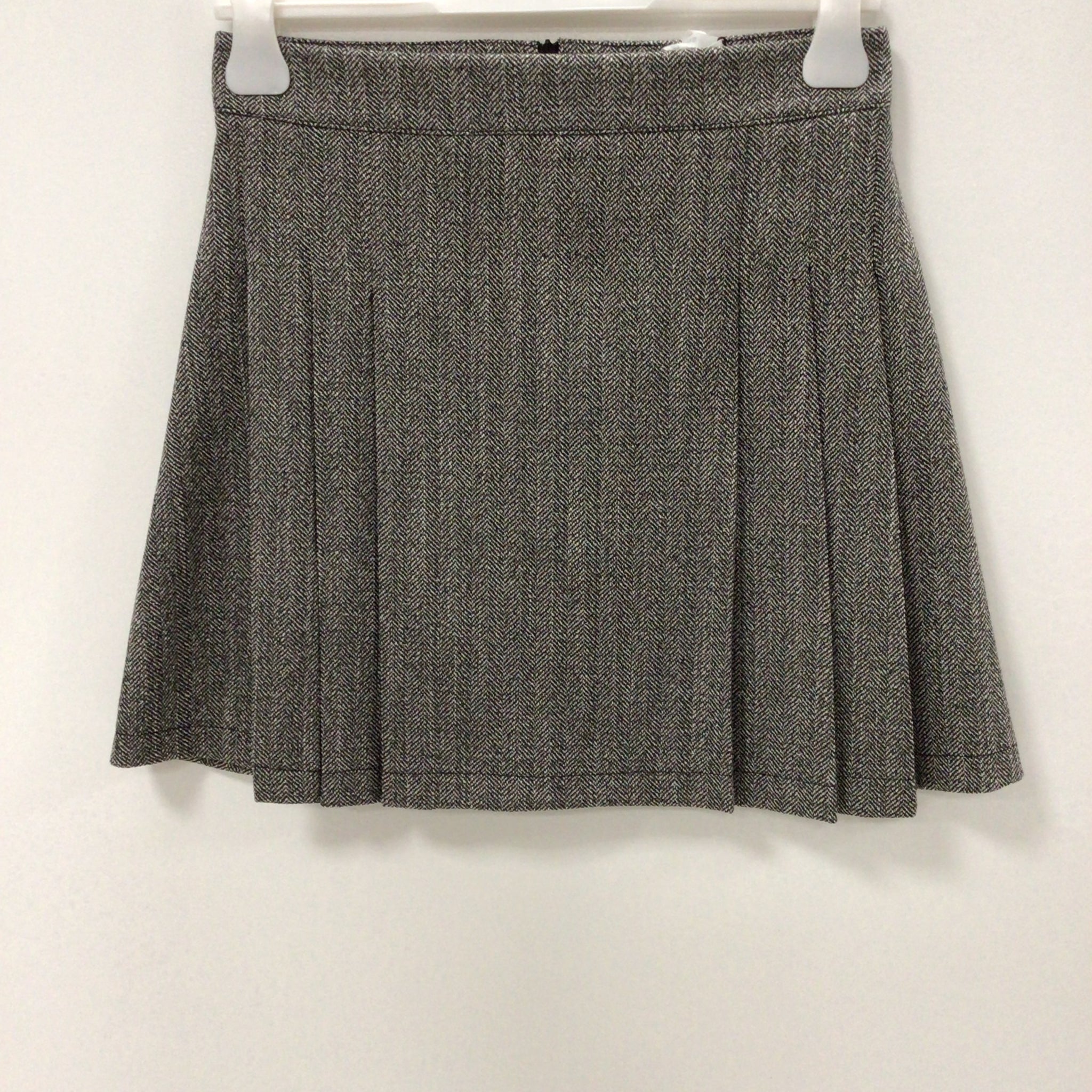 Short pleated skirt