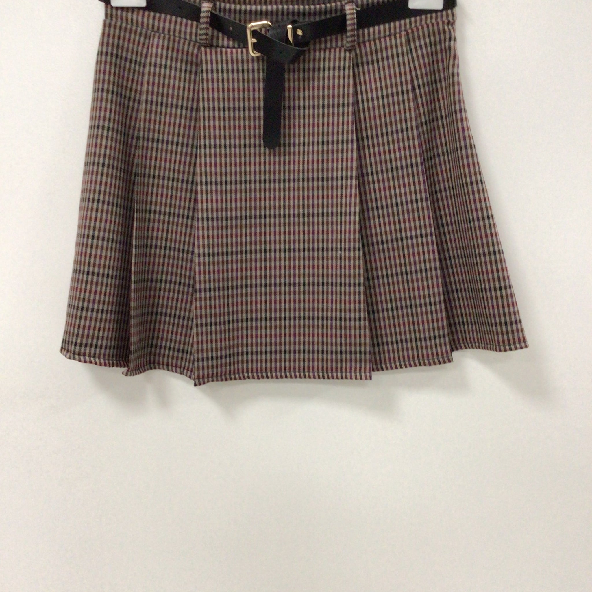 Mini skirt with belt