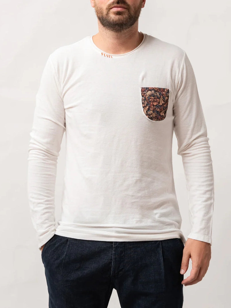 Long sleeve T-shirt with pocket