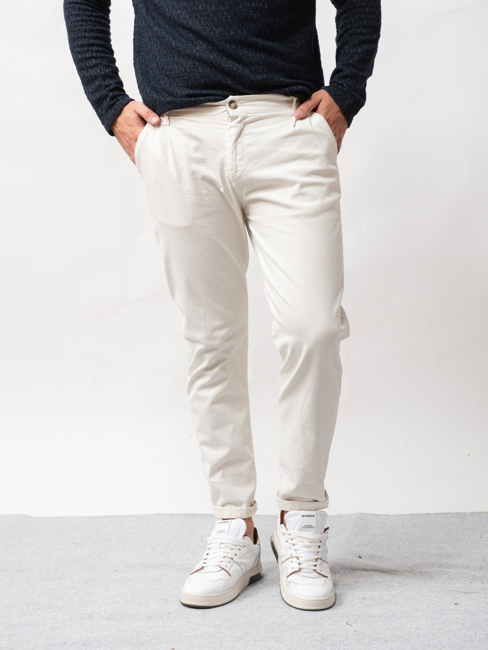 Pantalone chino con peinces