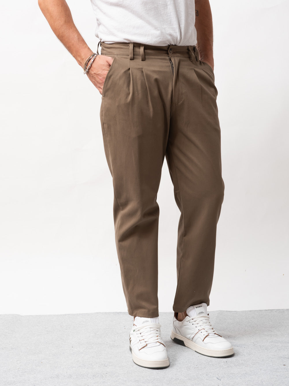 Chino trousers with pleats