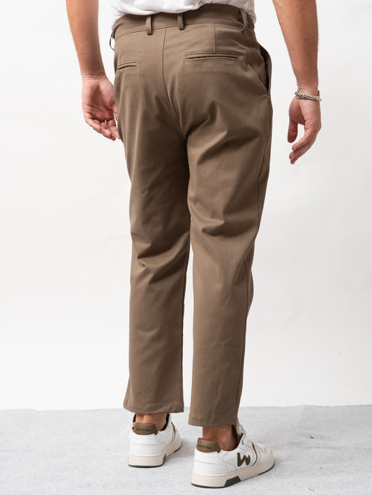 Pantalone chino con peinces